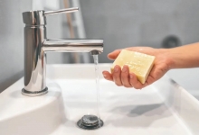 为什么肥皂在海水或盐水中不起作用？